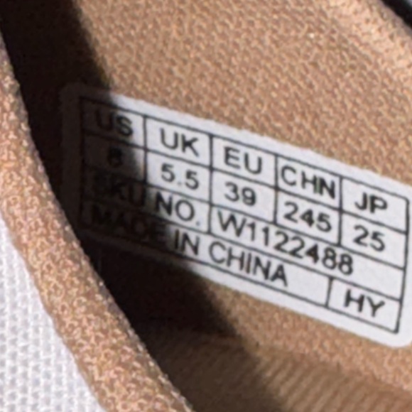 UIN Beige and White Slip-On Shoes size 8 - Picture 2 of 4